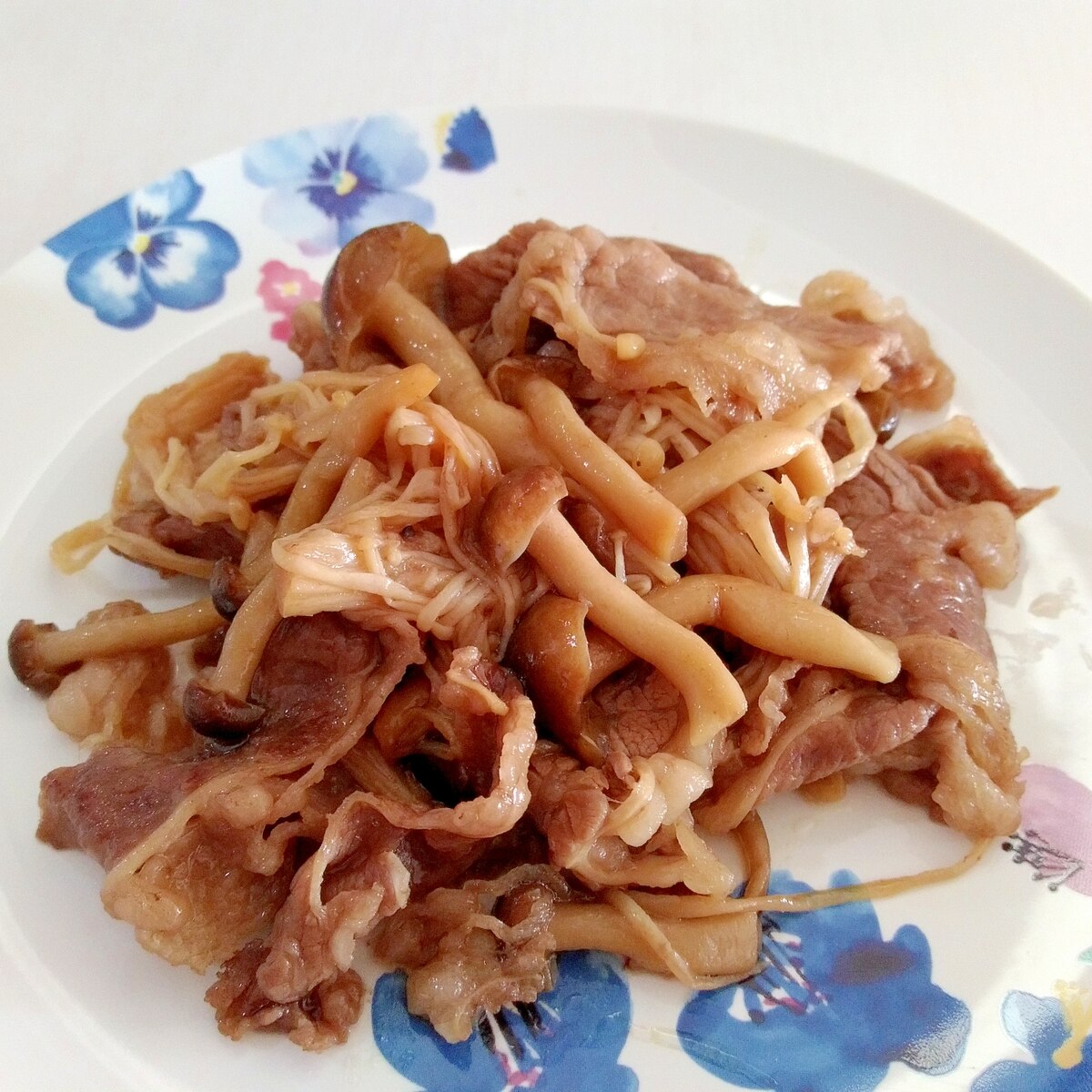 きのこたっぷり 牛肉としめじの甘辛炒め レシピ 作り方 By うーころちゃん 楽天レシピ きのこたっぷり 牛肉としめじの甘辛炒め レシピ 作り方 By うーころちゃん 楽天レシピ